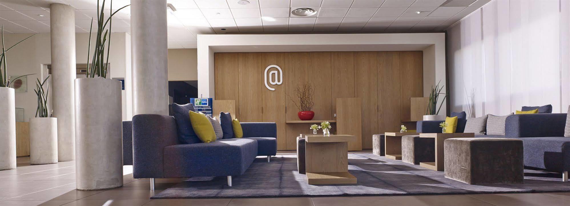Holiday Inn Express Toulouse Airport, An Ihg Hotel Бланяк Екстериор снимка