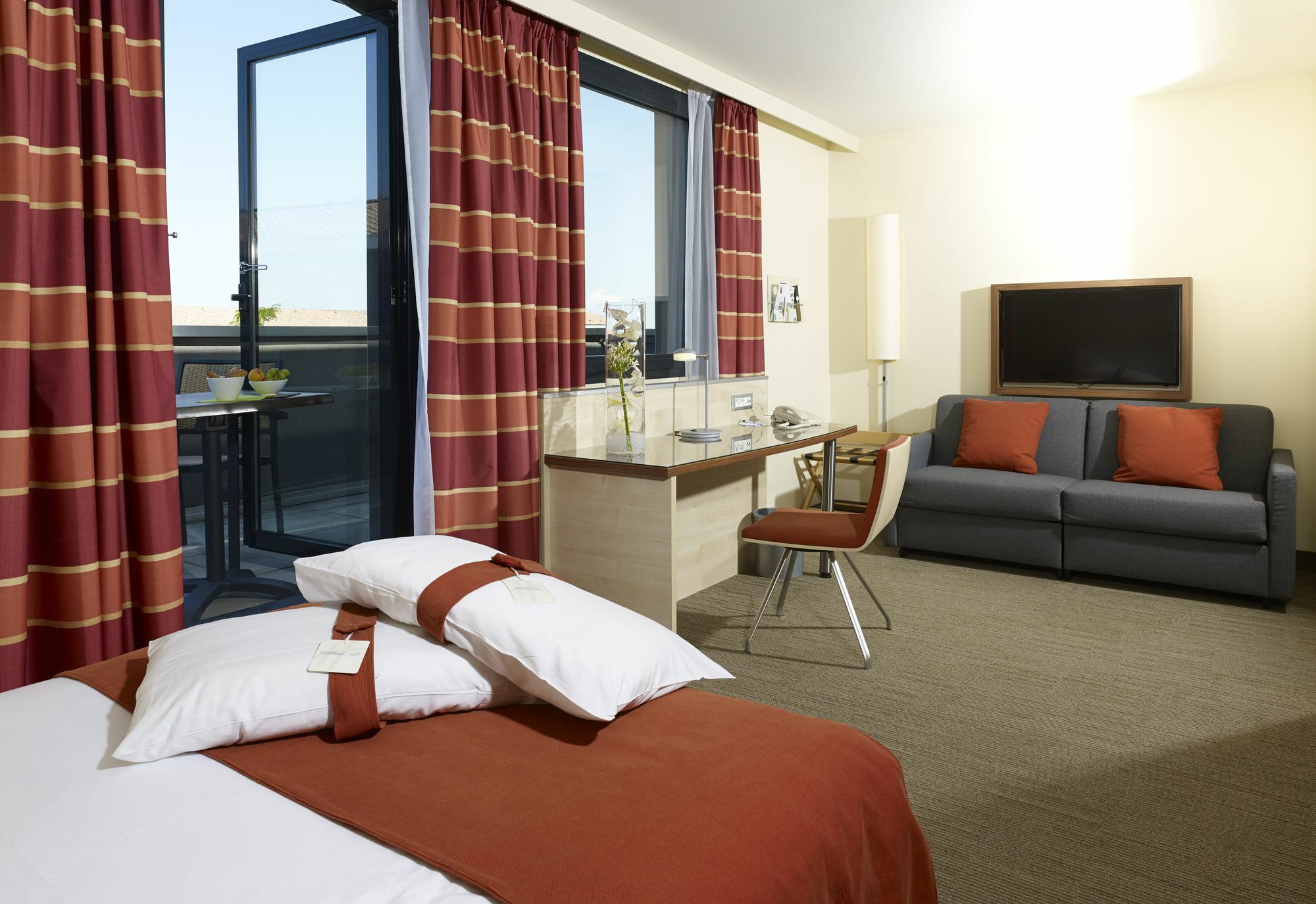 Holiday Inn Express Toulouse Airport, An Ihg Hotel Бланяк Екстериор снимка